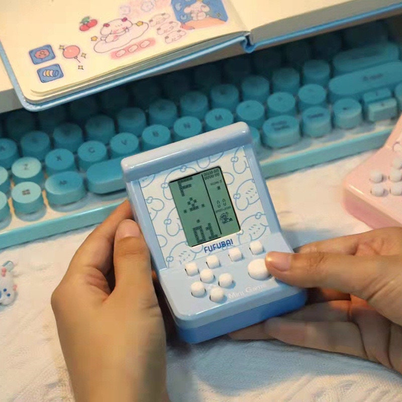 Mini Game Player - Mini Game Machine Puzzles Toys for Kids - Mini Gaming Device - Cool Game with Keyboard, Birthday Gift for Kids Children